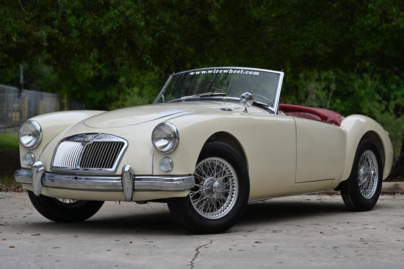 1960 MGA 1600 White (2).JPG