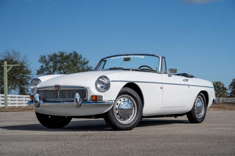 1965 MG B Roadster White-11