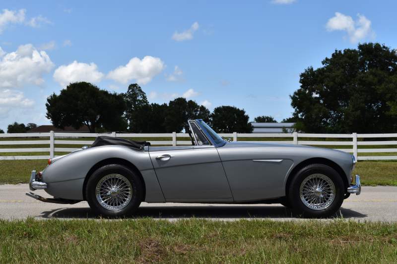 1967 Austin Healey BJ8 MKIII (76).JPG