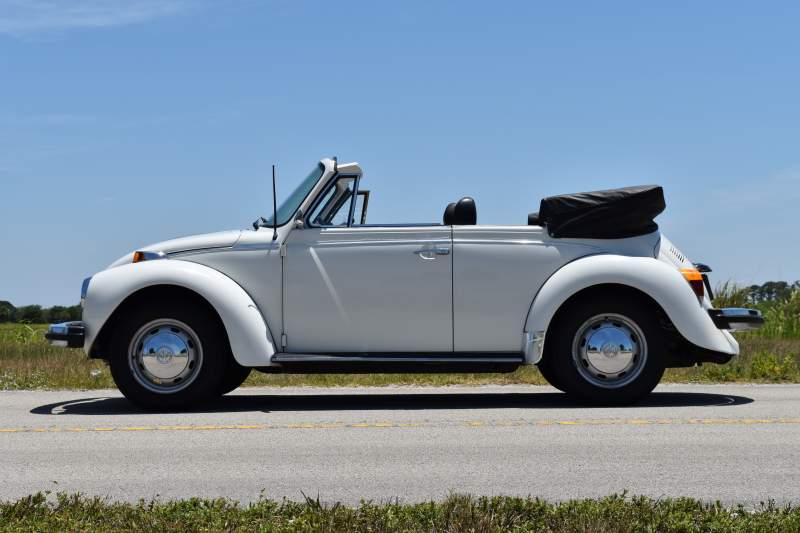 1978 Volkswagen Super Beetle Convertible (56).JPG