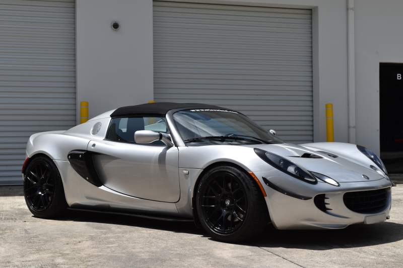 2005 Lotus Elise Arctic Silver 32017.JPG