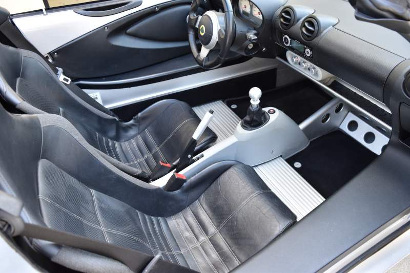 2005 Lotus Elise Arctic Silver (52).JPG