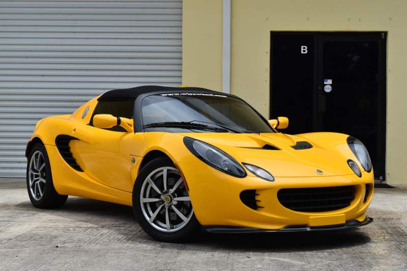 2005 Lotus Elise Saffron 32161.JPG