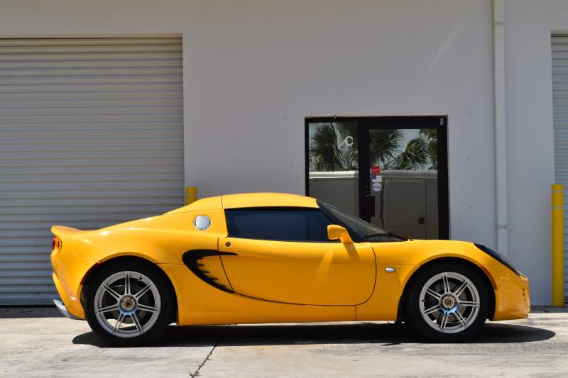 2005 Lotus Elise Saffron Yellow 30404 (2).JPG