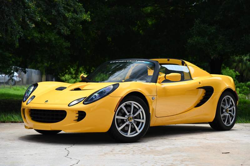 2006 Lotus Elise Solar Yellow.JPG