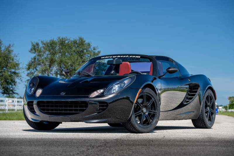 2006 Lotus Elise Starlight Black Red-01