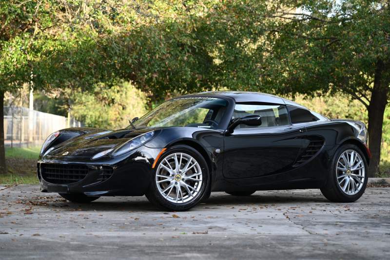 2010 Lotus Elise Black (1).JPG